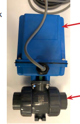 A blue plastic container with black wheels

Description automatically generated